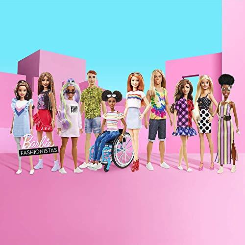 Barbie Fashionistas Doll with Short Curly Brunette Hair - Image 6