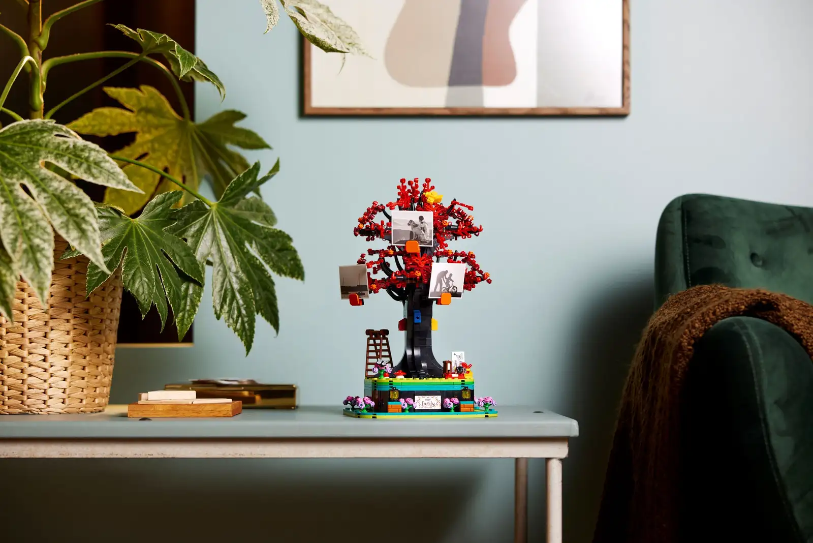 LEGO Ideas 21346 - Family Tree - Image 6