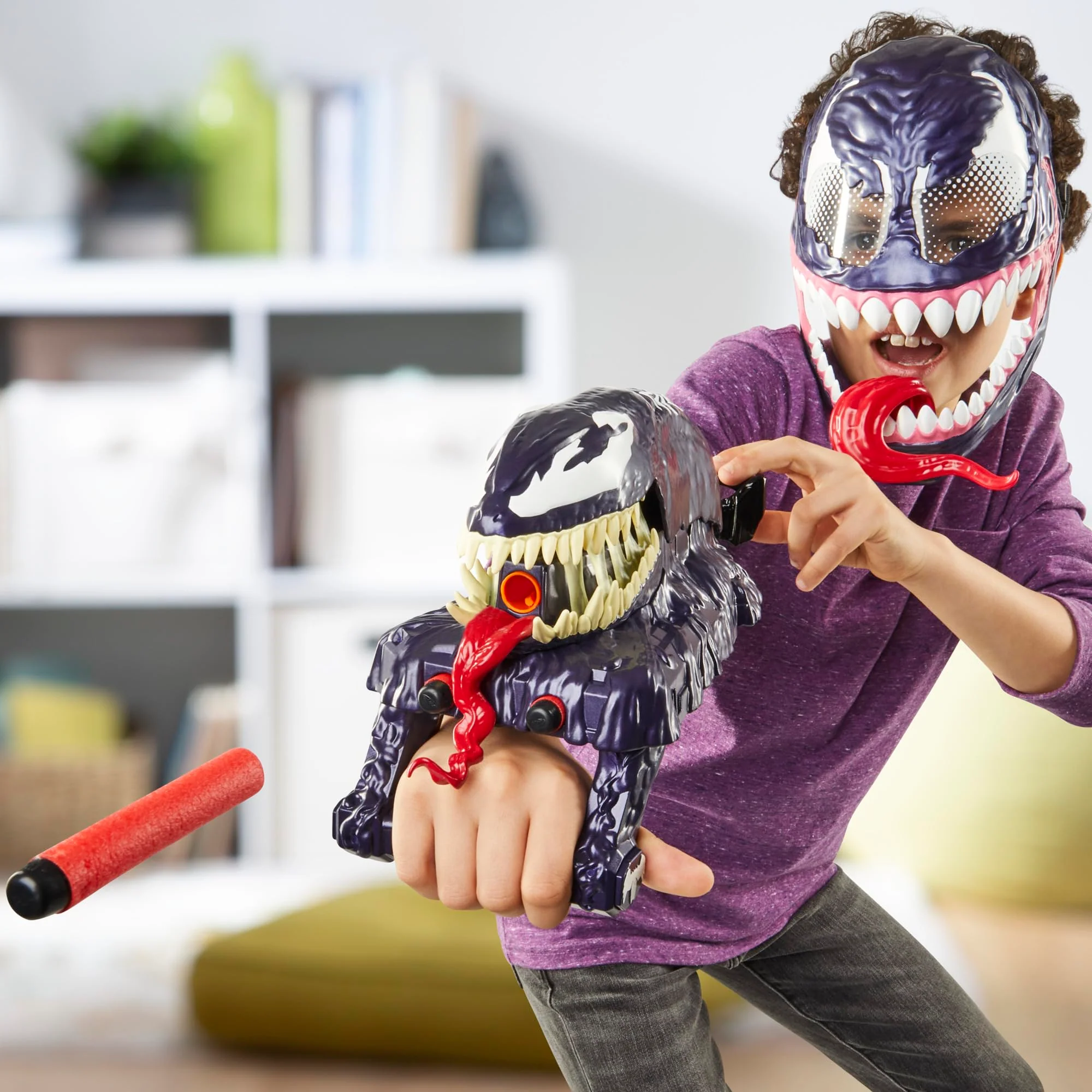 Marvel Spider-Man VenomVersus Marvel’s Venom Strike Blaster, NERF Spider-Man Toy, Super Hero Toys for Kids Ages 5+ - Image 6