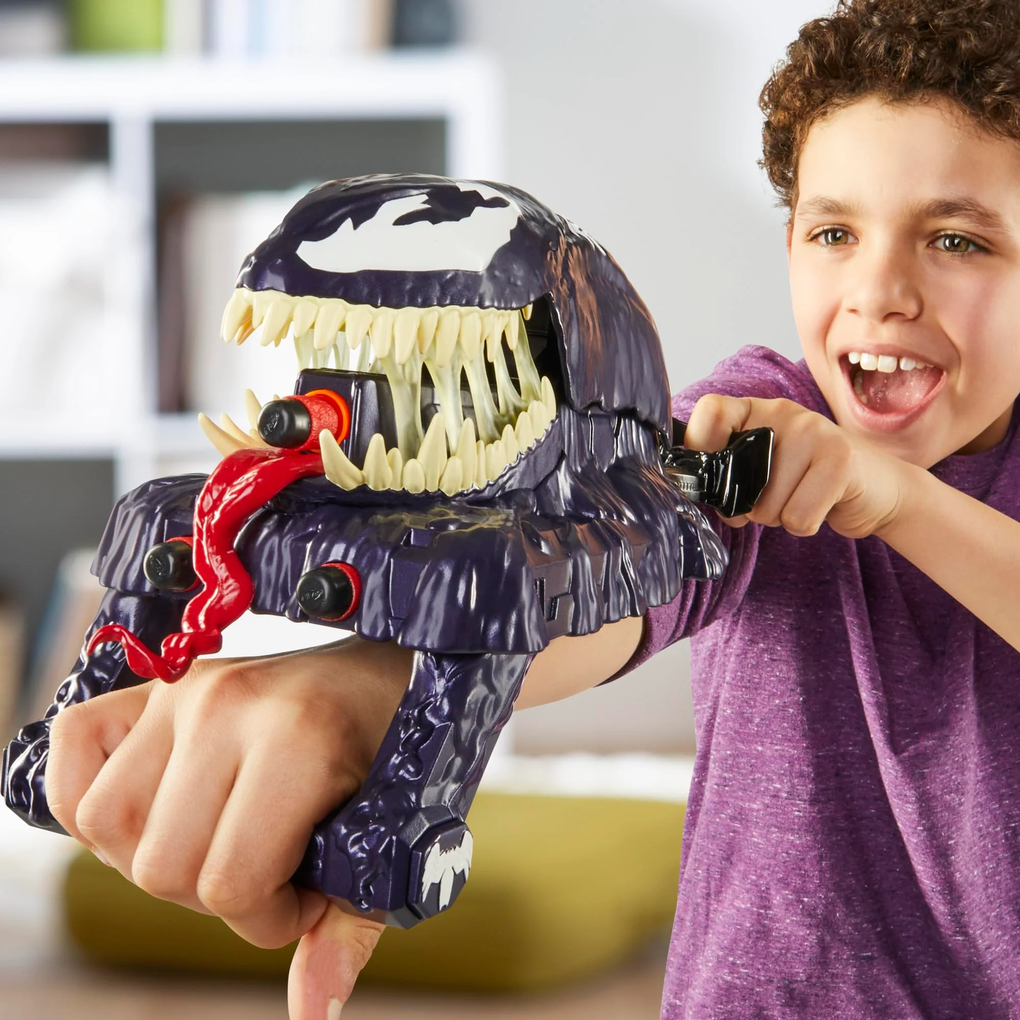 Marvel Spider-Man VenomVersus Marvel’s Venom Strike Blaster, NERF Spider-Man Toy, Super Hero Toys for Kids Ages 5+ - Image 8