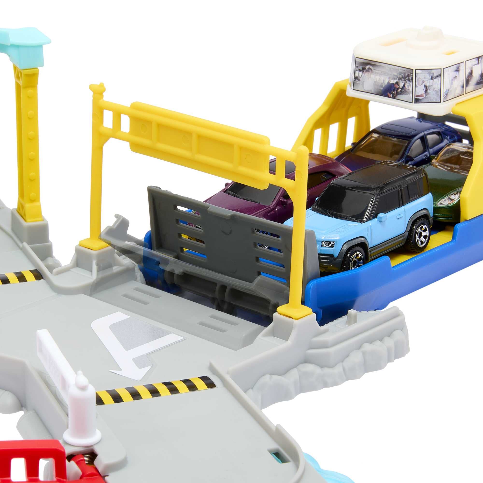 Matchbox Ferry Port Set with Detachable Wheeled Ferry, Elements to Activate Manually or with The Help of The Land Rover Car, Children's Toy - Image 3