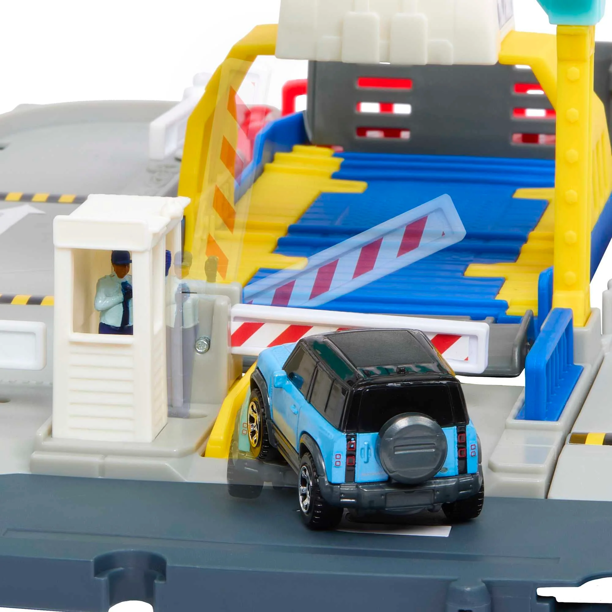 Matchbox Ferry Port Set with Detachable Wheeled Ferry, Elements to Activate Manually or with The Help of The Land Rover Car, Children's Toy - Image 6
