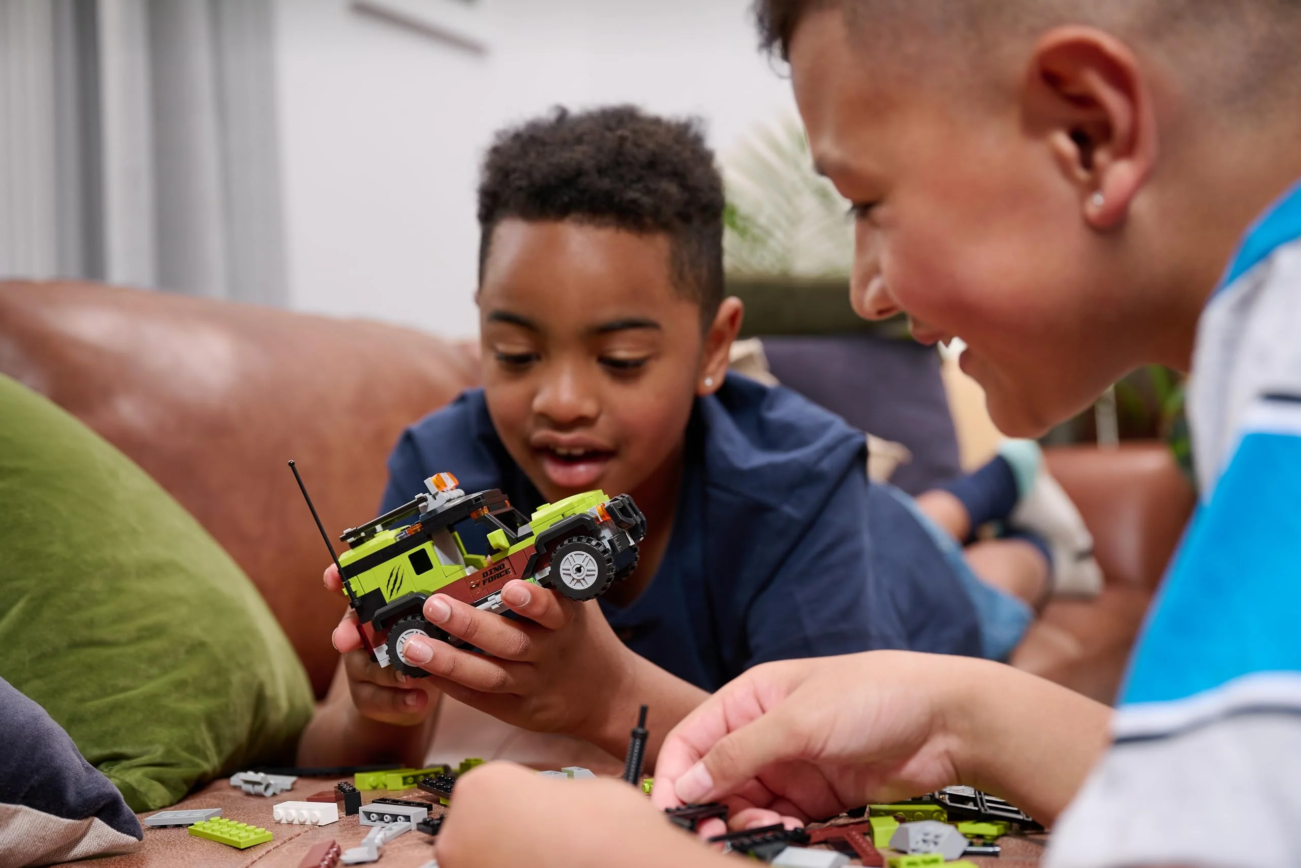 Max Build More 219 Pc Dino Escape Series 1 Brick Set for Kids 3+ Create Dino Vehicles and More UNbox, Discover, Build - Image 5