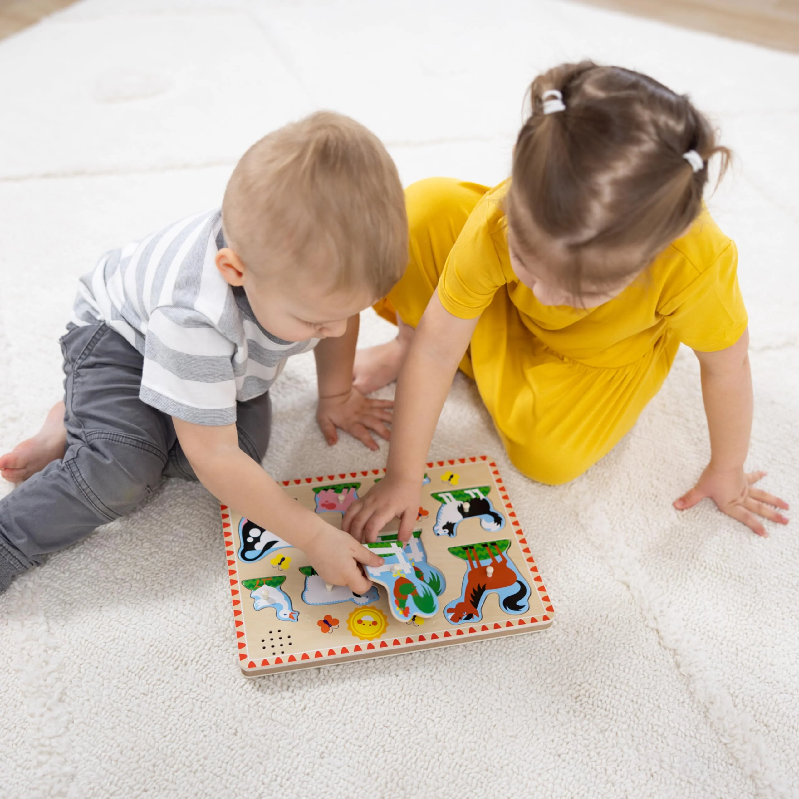 Melissa & Doug Farm Animals Sound Puzzle - Wooden Peg Puzzle with Sound Effects (8 pcs) - Image 4