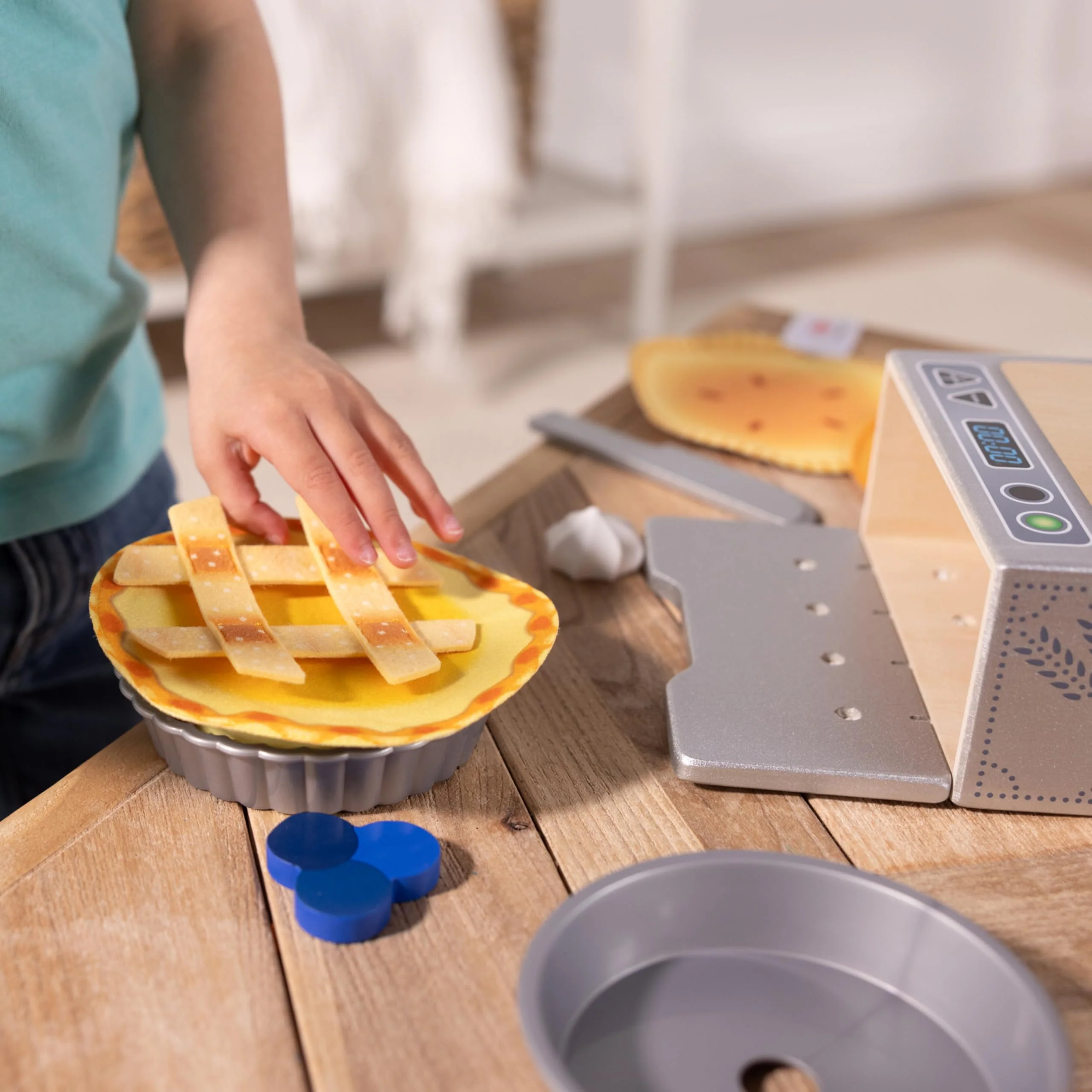 Melissa & Doug Make and Bake Pies Pretend Play Food Set and Wooden Oven with Squishy Dough for Ages 3+ - FSC Certified - Image 4