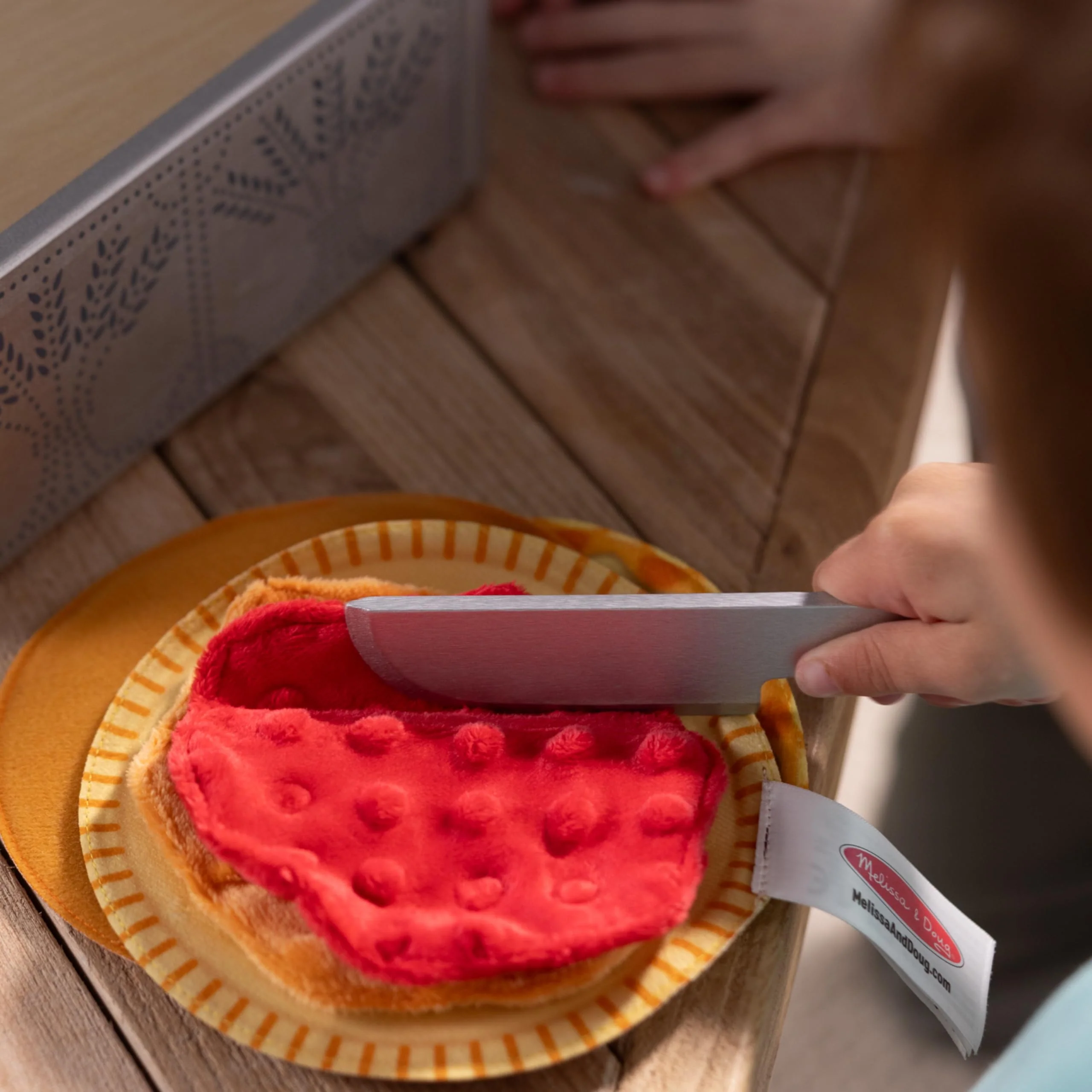 Melissa & Doug Make and Bake Pies Pretend Play Food Set and Wooden Oven with Squishy Dough for Ages 3+ - FSC Certified - Image 5