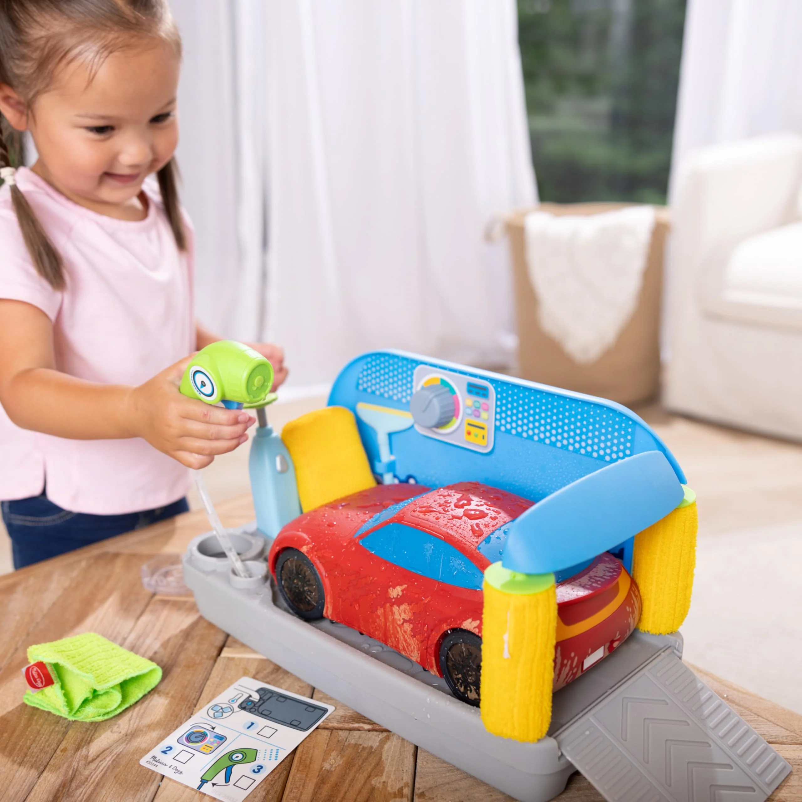 Melissa & Doug Spray & Shine Car Wash Color-Changing Water Toy Play Set Boys and Girls 3+ - Image 4