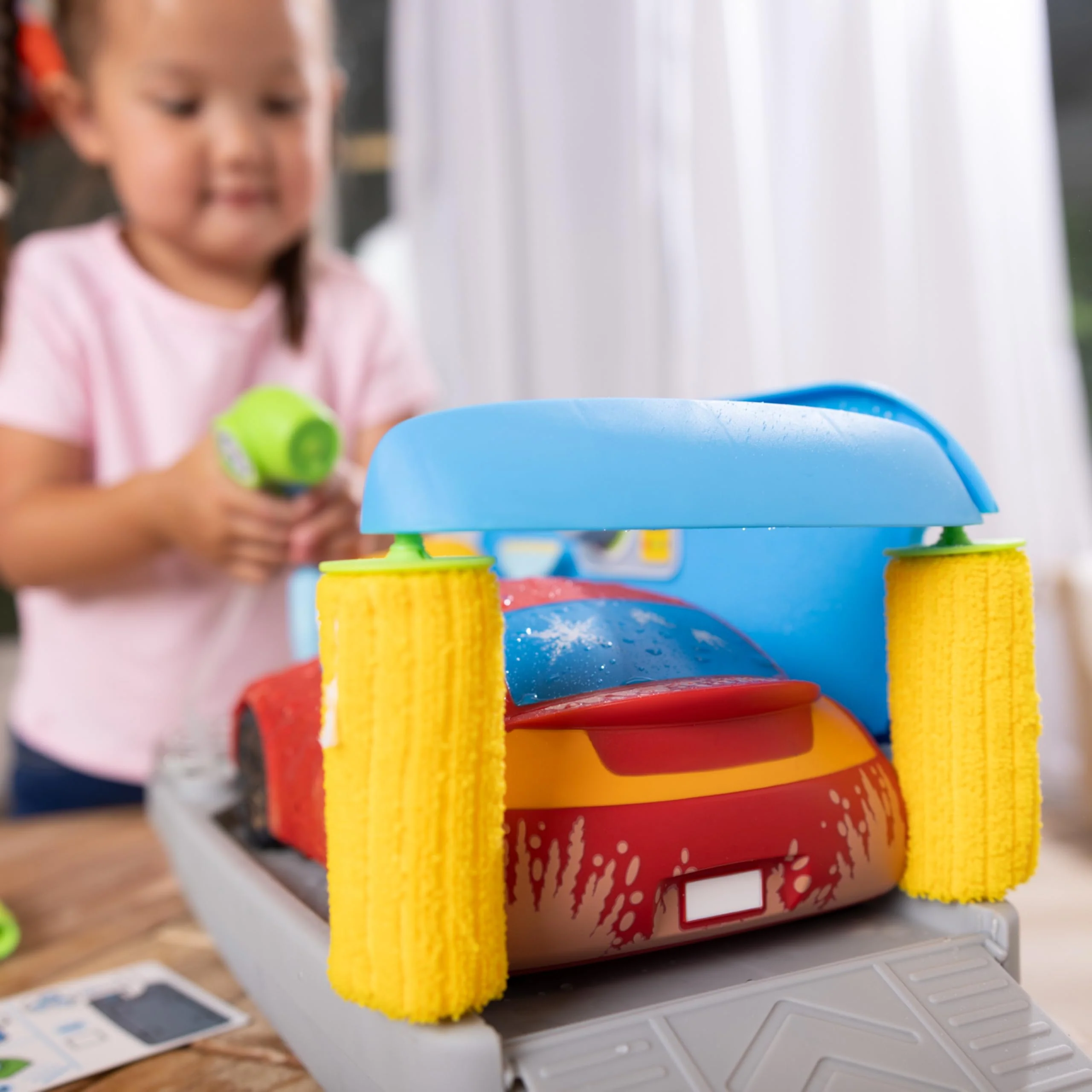 Melissa & Doug Spray & Shine Car Wash Color-Changing Water Toy Play Set Boys and Girls 3+ - Image 9