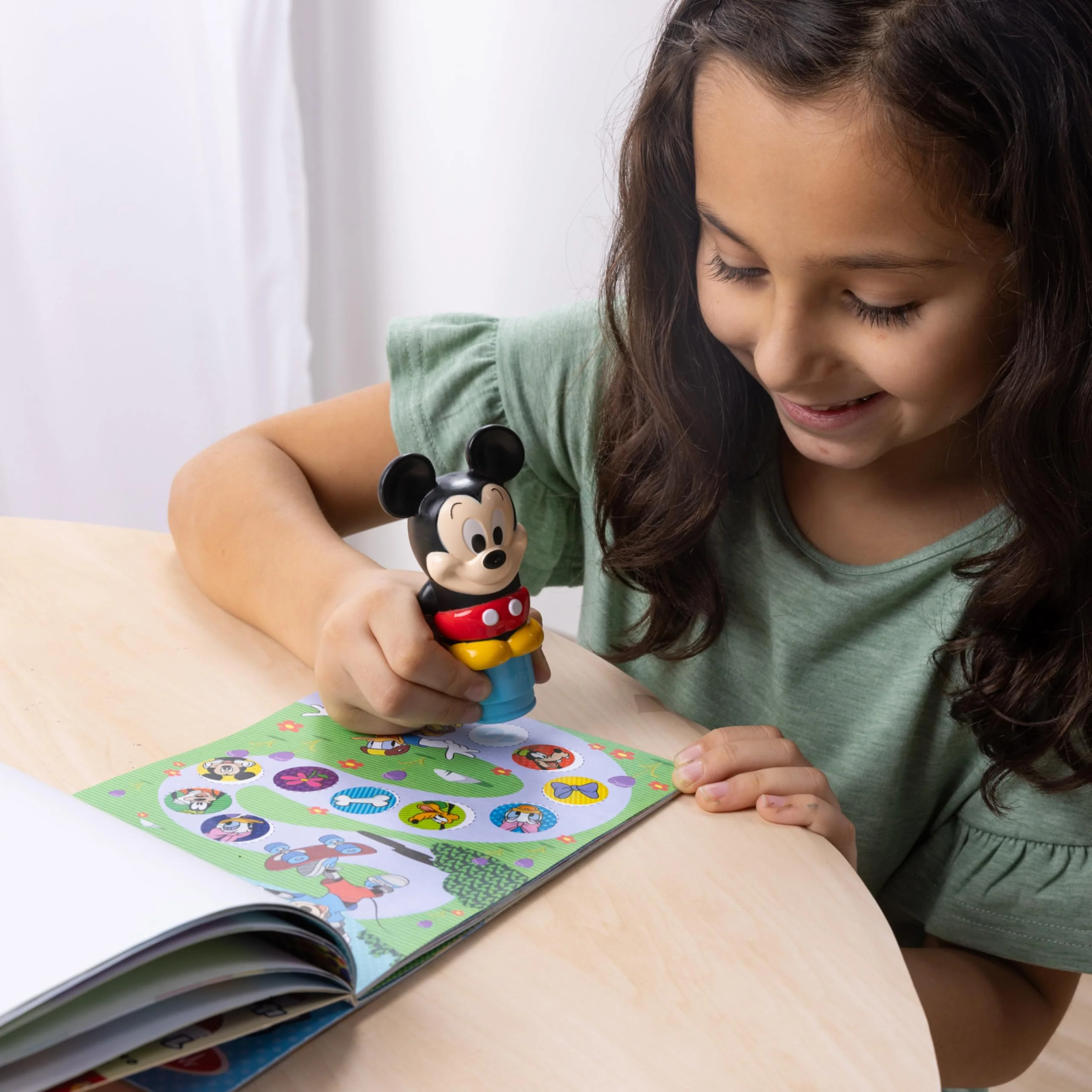 Melissa & Doug Sticker Wow!™ 24-Page Activity Pad and Sticker Stamper, 300 Stickers, Arts and Crafts Fidget Toy Collectible Character – Disney Mickey Mouse - for Kids Ages 3+ - FSC Certified - Image 4