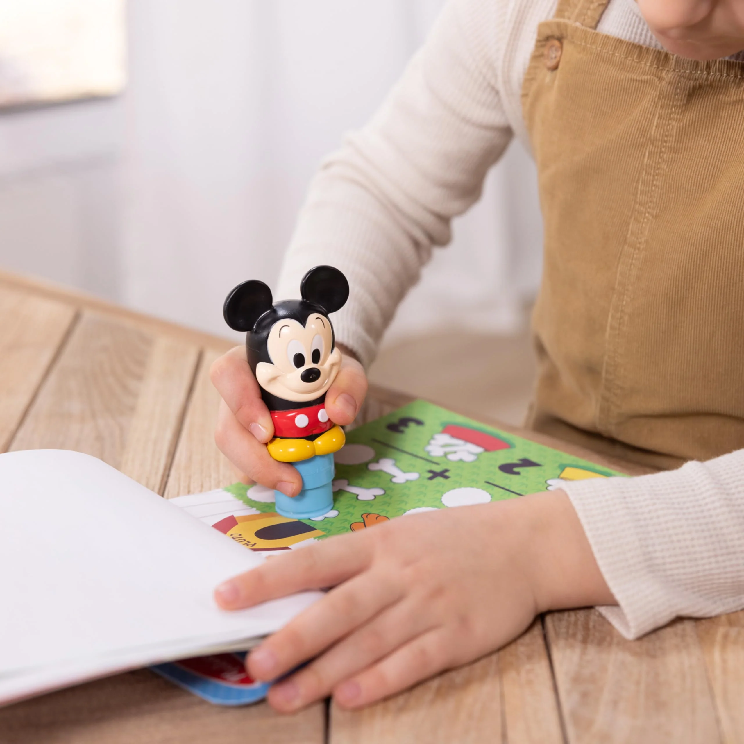 Melissa & Doug Sticker Wow!™ 24-Page Activity Pad and Sticker Stamper, 300 Stickers, Arts and Crafts Fidget Toy Collectible Character – Disney Mickey Mouse - for Kids Ages 3+ - FSC Certified - Image 5