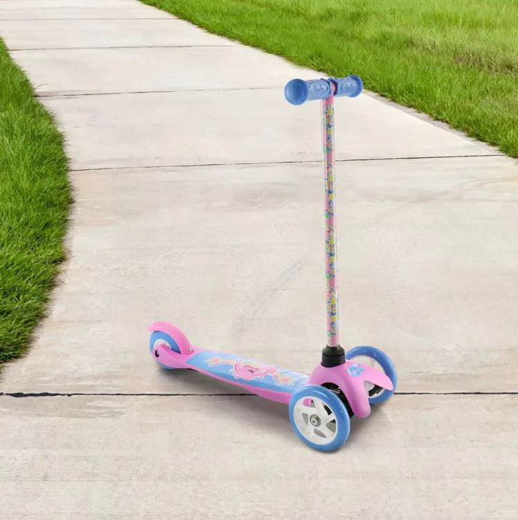 Peppa Pig 3 Wheel Tilt and Turn Scooter - Image 3
