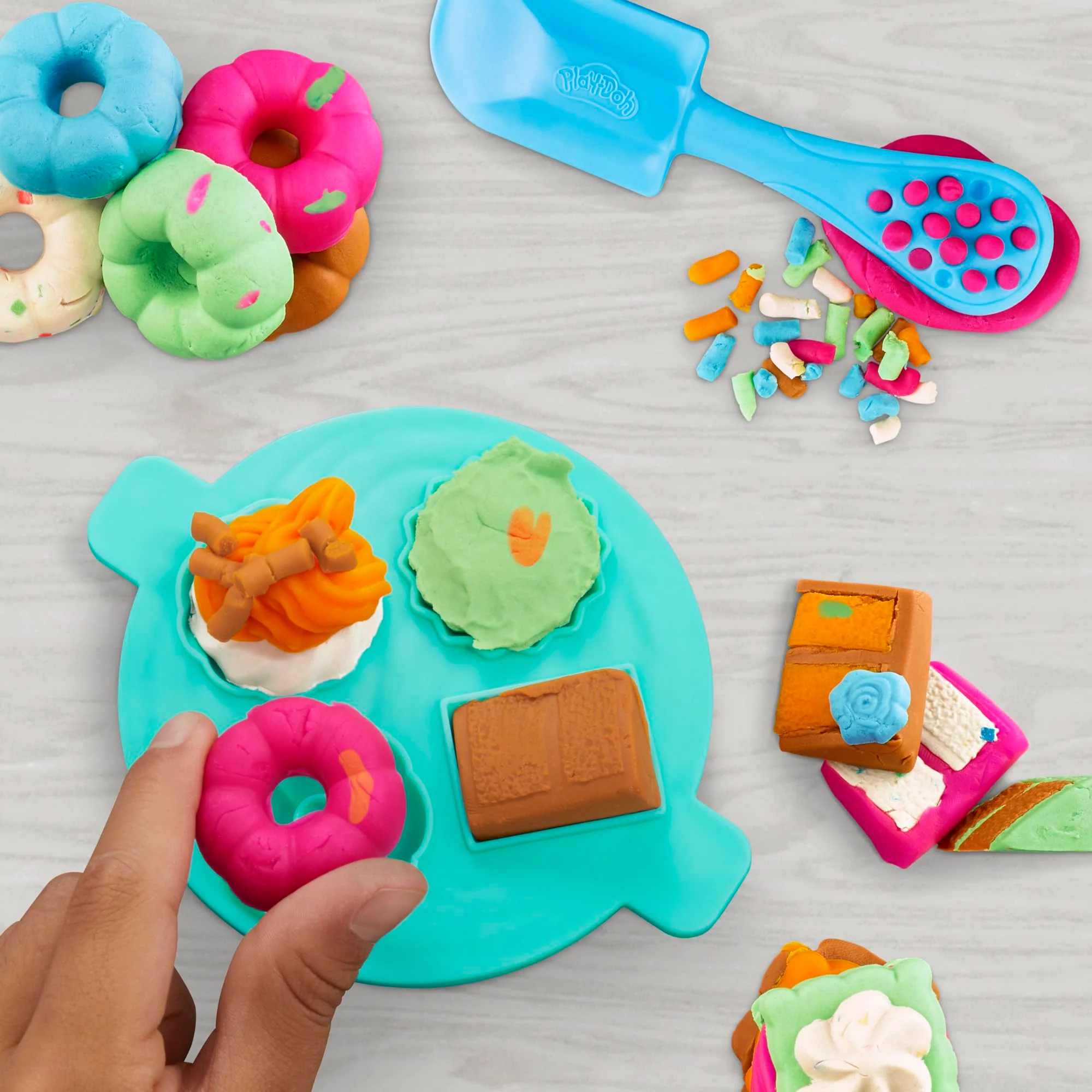 Play-Doh Kitchen Creations Magical Mixer Playset, Toy Mixer with Play Kitchen Accessories, Arts and Crafts for Kids 3 Years and Up - Image 7