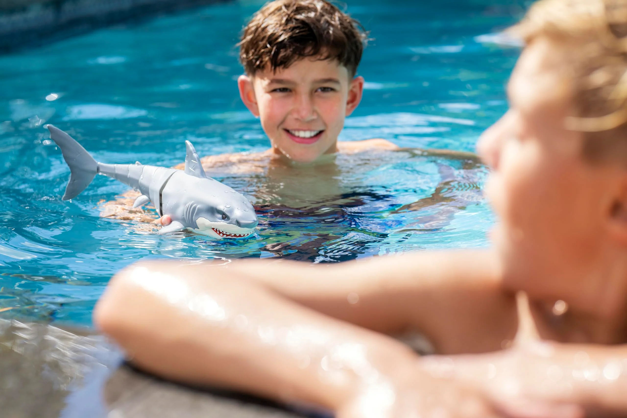 Robo Alive Great White Shark Series 1 by Zuru, Battery-Powered Robotic Light Up Shark, Summer Pool & Bath Toy - Image 5